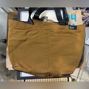 Lululemon Clean Lines 22L Tote